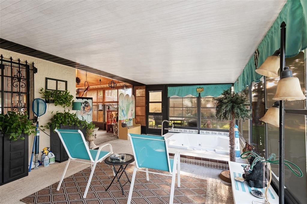 合同活跃: $279,900 (3 贝兹, 2 浴室, 1493 平方英尺)