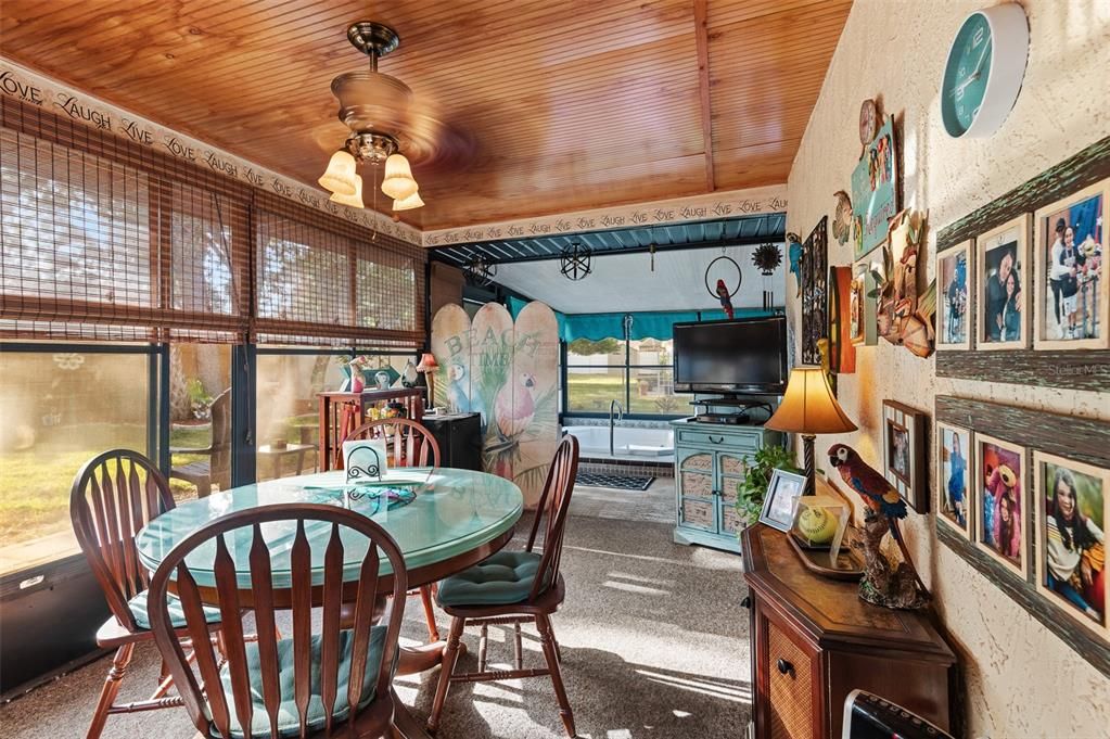 合同活跃: $279,900 (3 贝兹, 2 浴室, 1493 平方英尺)