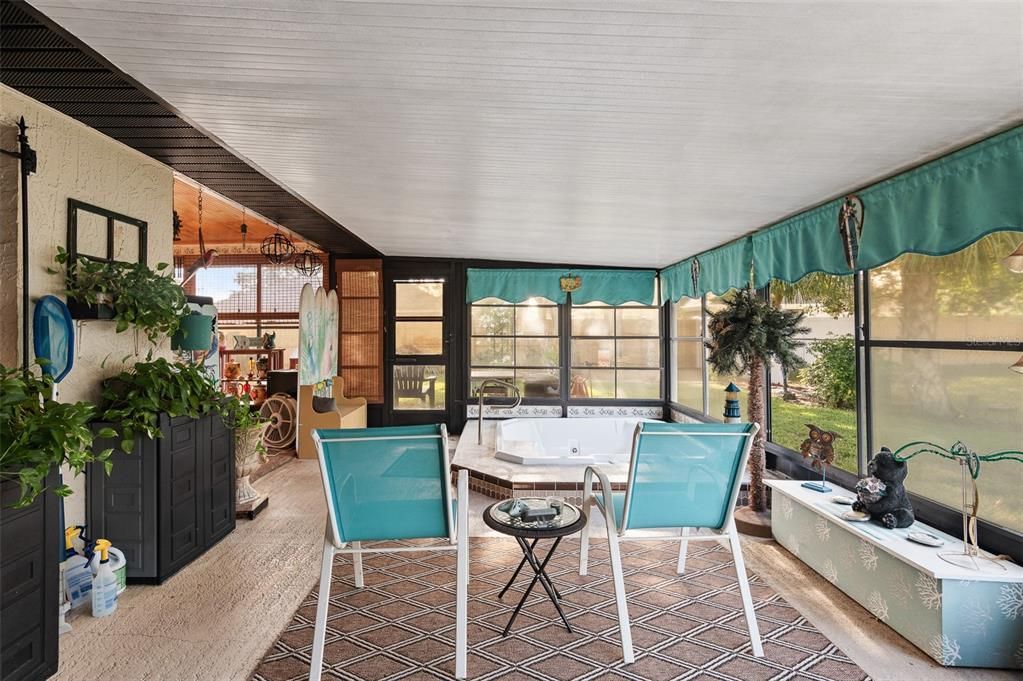 合同活跃: $279,900 (3 贝兹, 2 浴室, 1493 平方英尺)