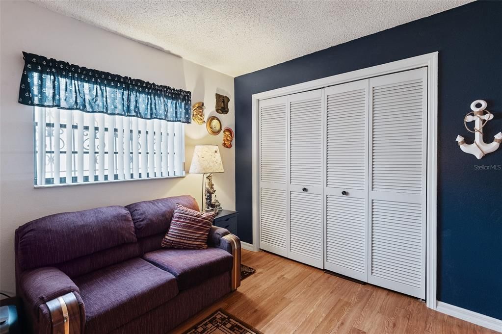 合同活跃: $279,900 (3 贝兹, 2 浴室, 1493 平方英尺)