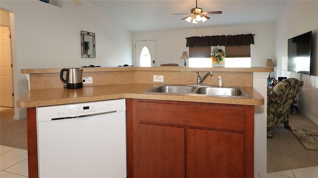 For Sale: $269,000 (3 beds, 2 baths, 1317 Square Feet)