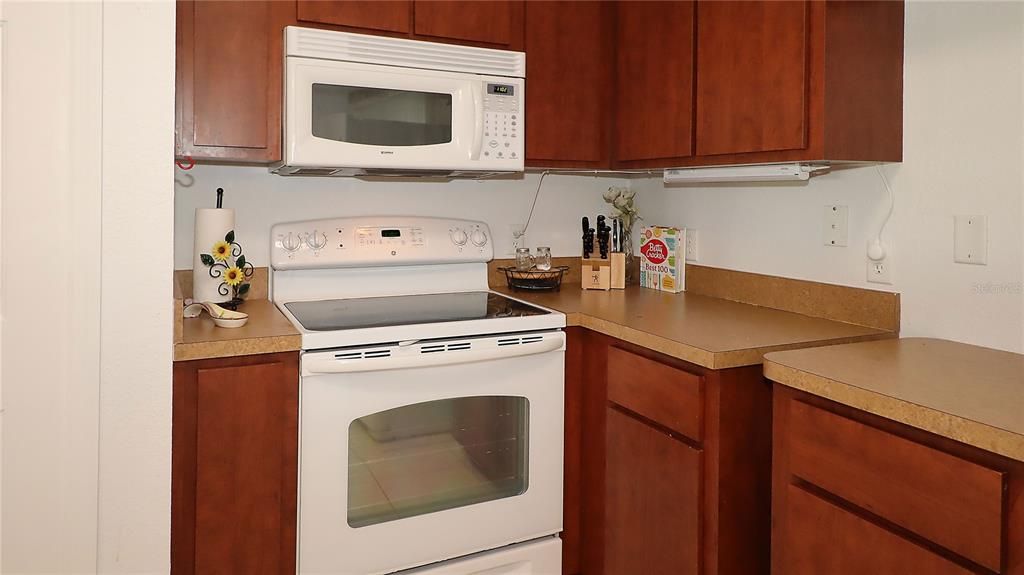 For Sale: $269,000 (3 beds, 2 baths, 1317 Square Feet)