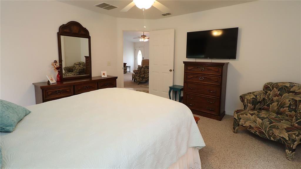 For Sale: $269,000 (3 beds, 2 baths, 1317 Square Feet)