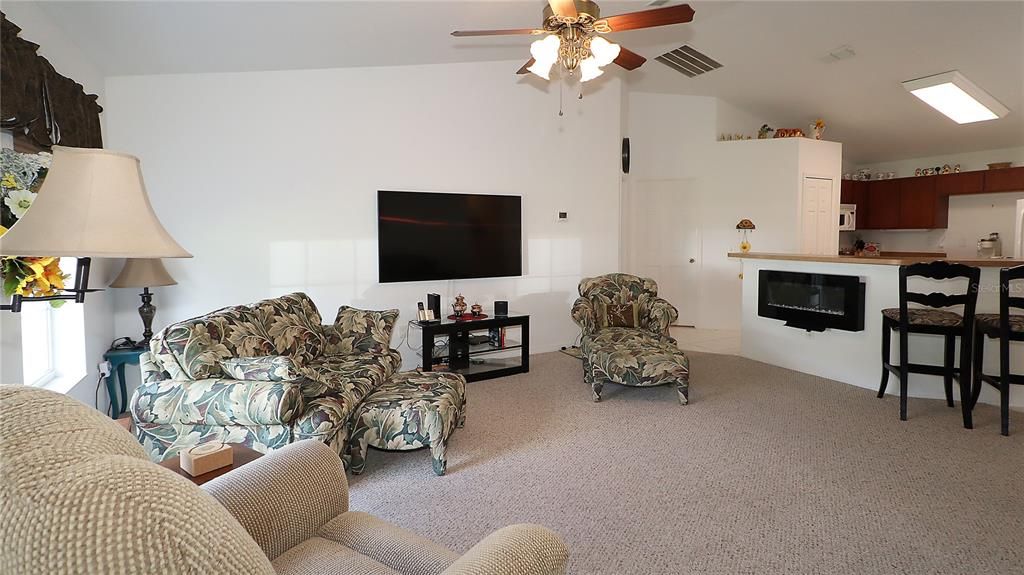 For Sale: $269,000 (3 beds, 2 baths, 1317 Square Feet)