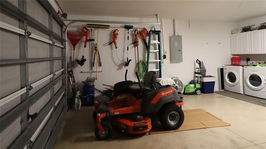 For Sale: $269,000 (3 beds, 2 baths, 1317 Square Feet)