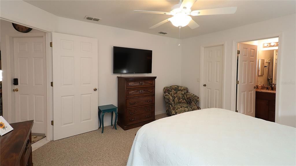 For Sale: $269,000 (3 beds, 2 baths, 1317 Square Feet)