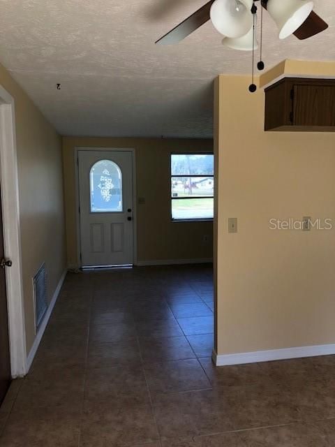 For Rent: $1,495 (2 beds, 1 baths, 720 Square Feet)