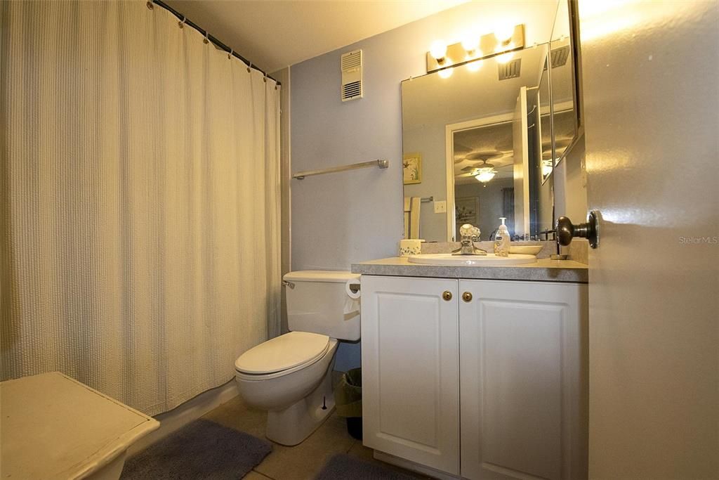 出租: $3,975 (2 贝兹, 2 浴室, 1080 平方英尺)