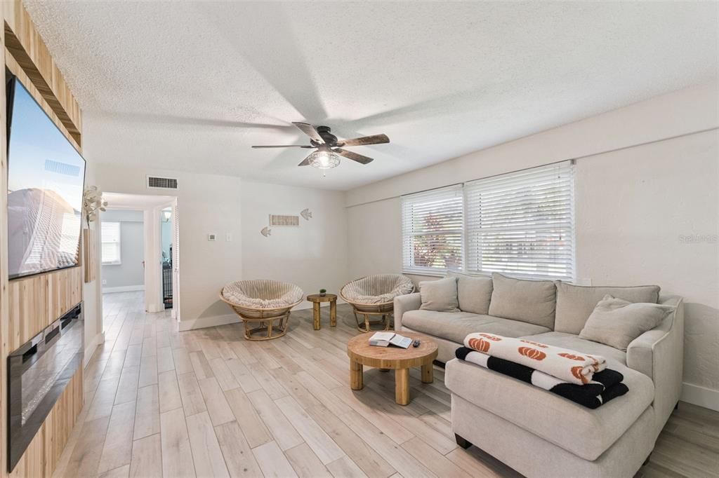 待售: $485,000 (4 贝兹, 2 浴室, 1901 平方英尺)