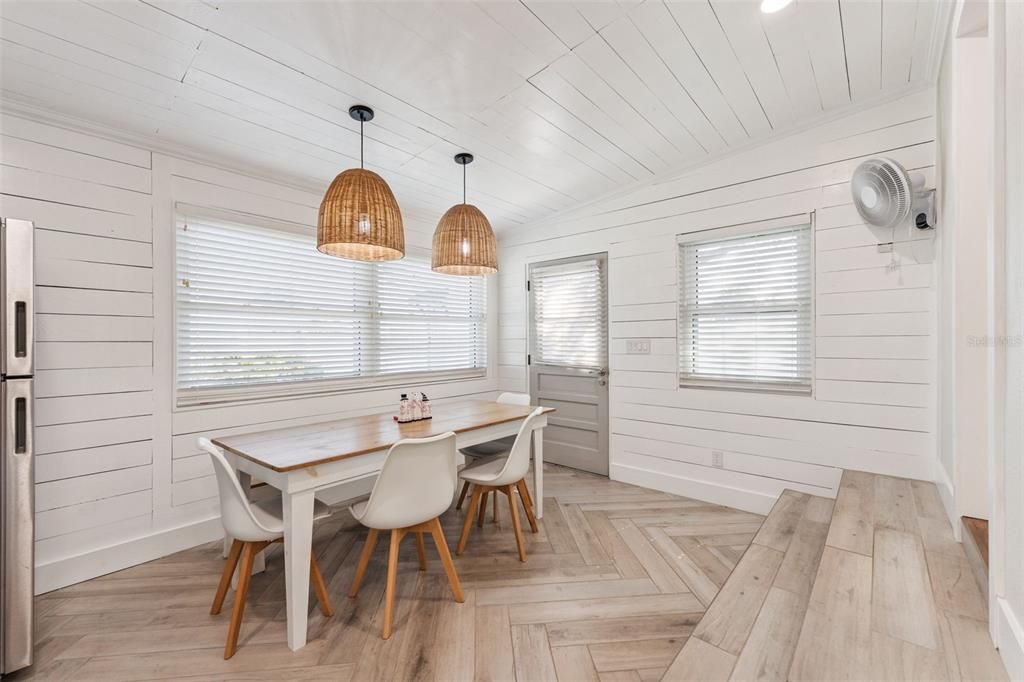 待售: $485,000 (4 贝兹, 2 浴室, 1901 平方英尺)