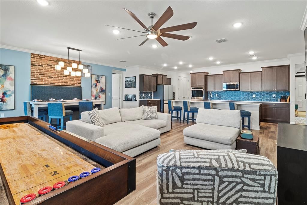 For Sale: $850,000 (4 beds, 3 baths, 3300 Square Feet)