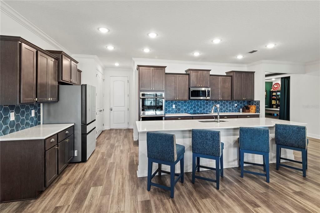 For Sale: $850,000 (4 beds, 3 baths, 3300 Square Feet)