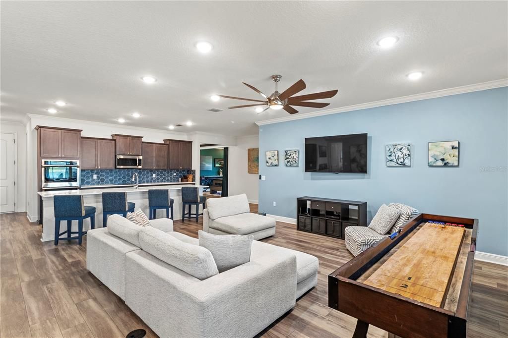 For Sale: $850,000 (4 beds, 3 baths, 3300 Square Feet)