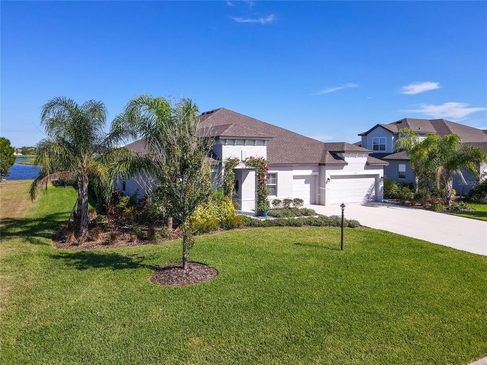 For Sale: $850,000 (4 beds, 3 baths, 3300 Square Feet)