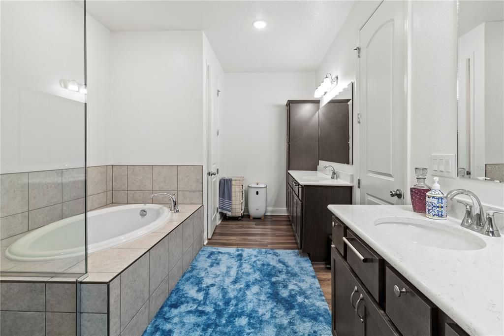 For Sale: $850,000 (4 beds, 3 baths, 3300 Square Feet)