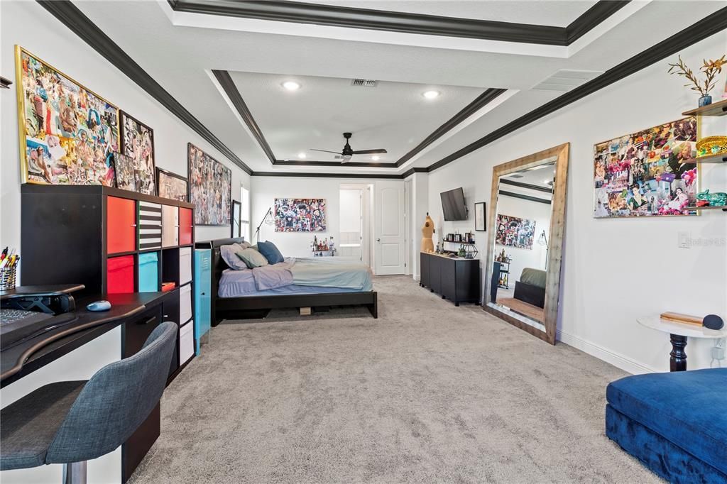 For Sale: $850,000 (4 beds, 3 baths, 3300 Square Feet)