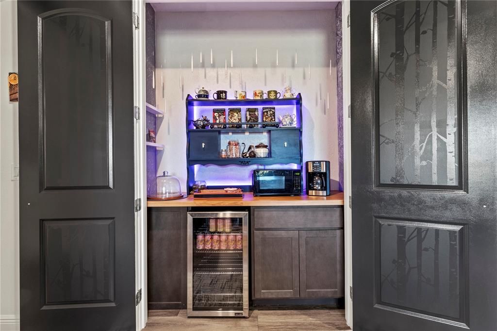 For Sale: $850,000 (4 beds, 3 baths, 3300 Square Feet)