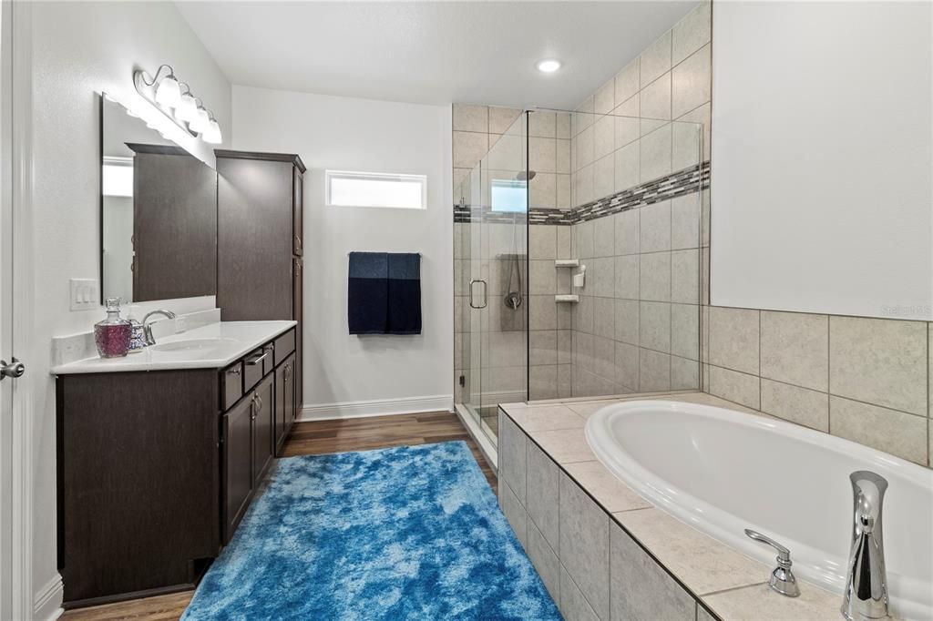 For Sale: $850,000 (4 beds, 3 baths, 3300 Square Feet)