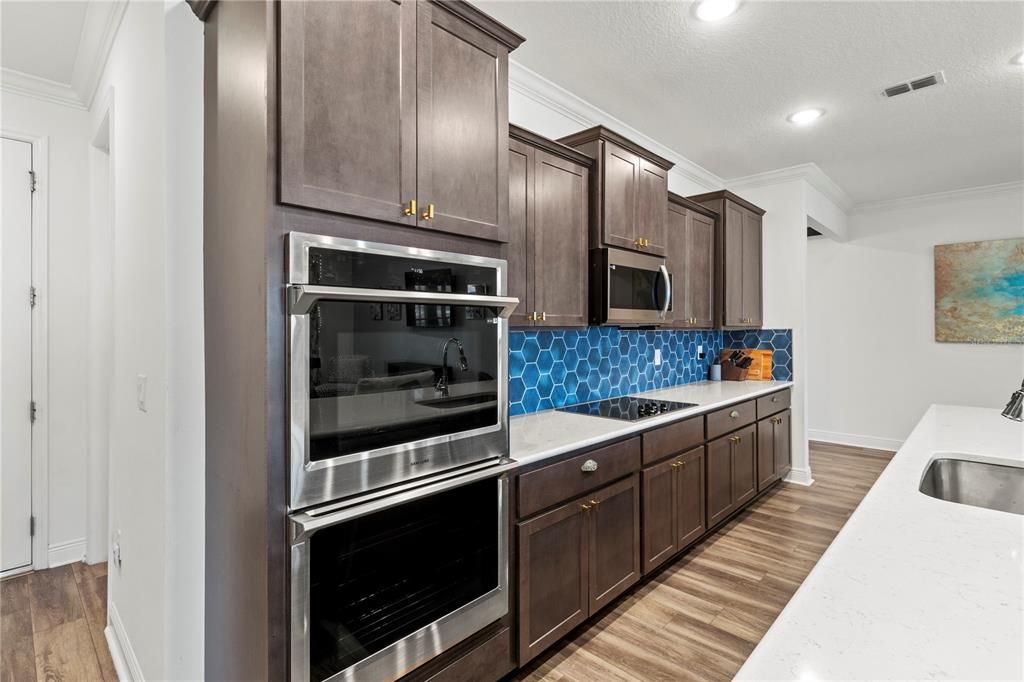 For Sale: $850,000 (4 beds, 3 baths, 3300 Square Feet)