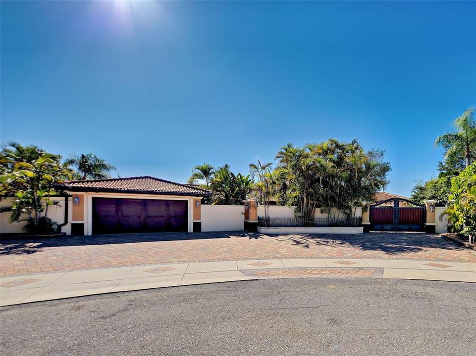 For Sale: $1,450,000 (4 beds, 3 baths, 3700 Square Feet)
