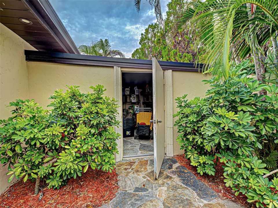 For Sale: $1,450,000 (4 beds, 3 baths, 3700 Square Feet)