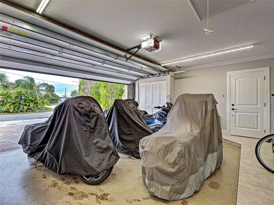 For Sale: $1,450,000 (4 beds, 3 baths, 3700 Square Feet)