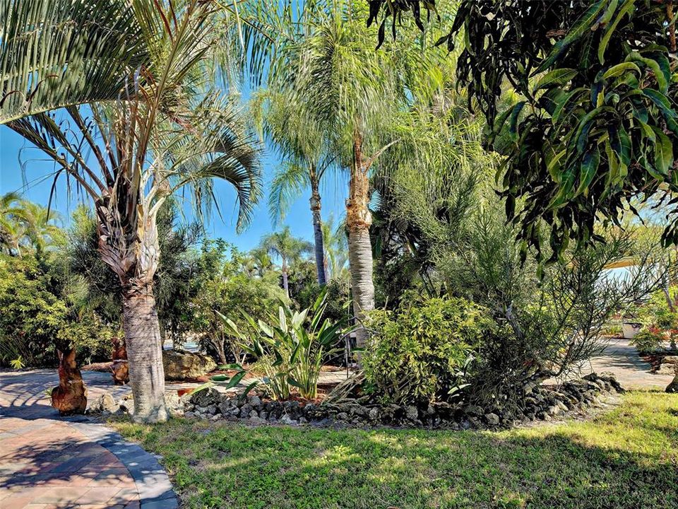 For Sale: $1,450,000 (4 beds, 3 baths, 3700 Square Feet)