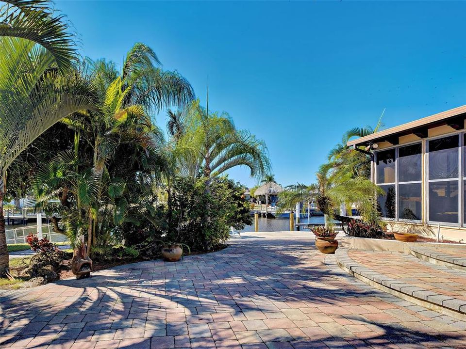 For Sale: $1,450,000 (4 beds, 3 baths, 3700 Square Feet)