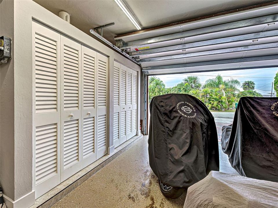 For Sale: $1,450,000 (4 beds, 3 baths, 3700 Square Feet)