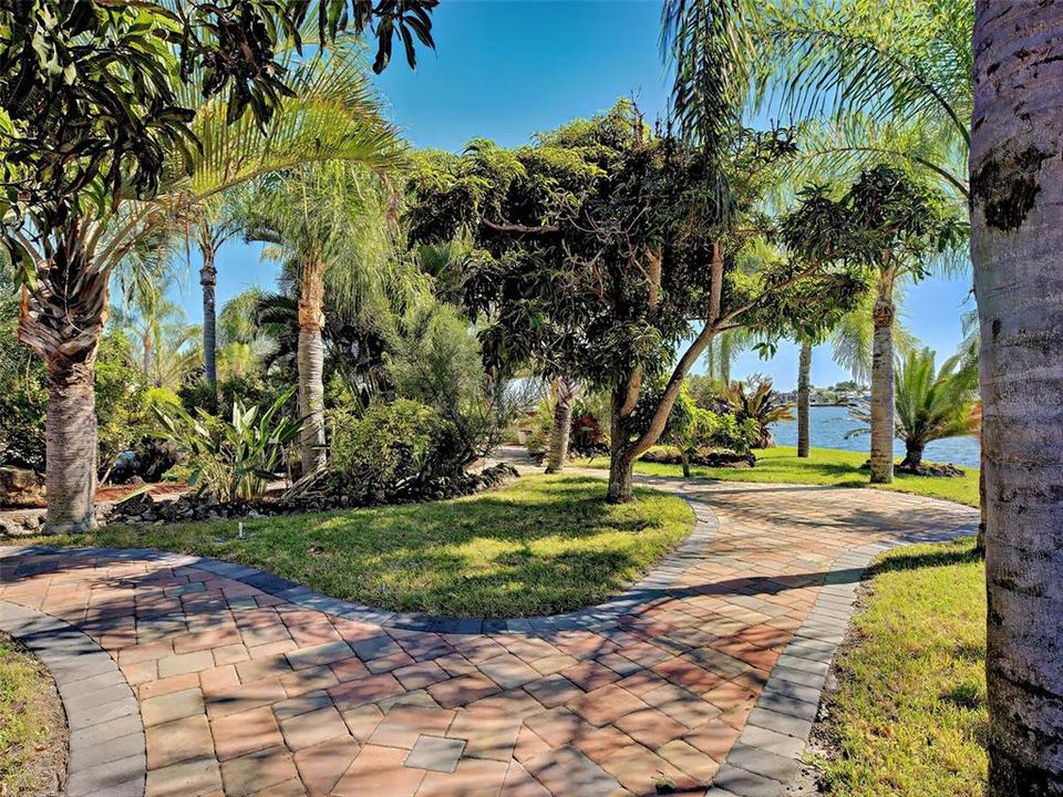 For Sale: $1,450,000 (4 beds, 3 baths, 3700 Square Feet)