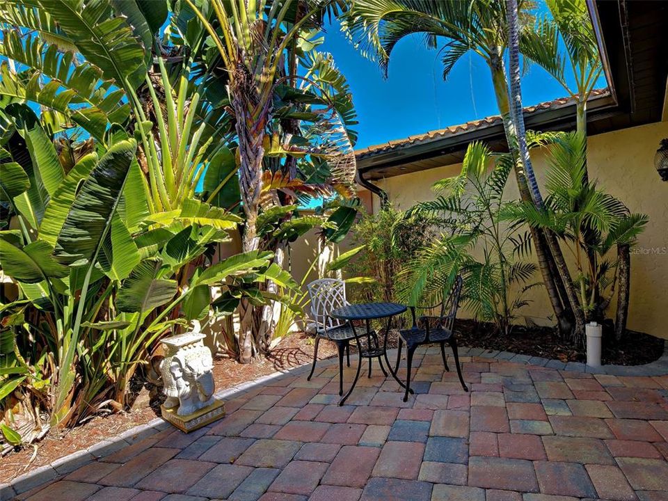 For Sale: $1,450,000 (4 beds, 3 baths, 3700 Square Feet)