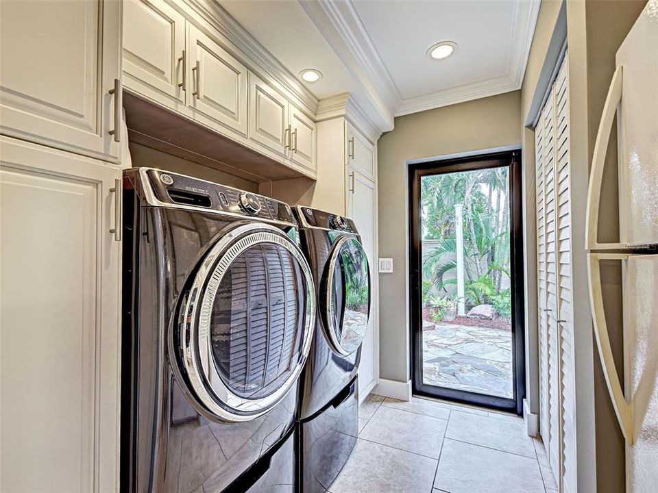 For Sale: $1,450,000 (4 beds, 3 baths, 3700 Square Feet)