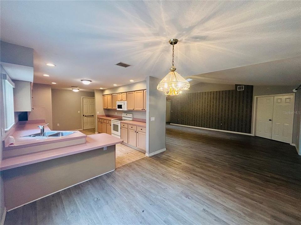 For Rent: $1,895 (3 beds, 2 baths, 1797 Square Feet)