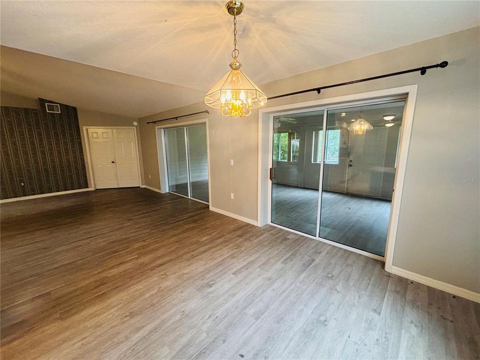 For Rent: $1,895 (3 beds, 2 baths, 1797 Square Feet)