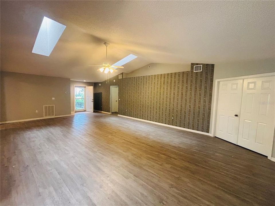 For Rent: $1,895 (3 beds, 2 baths, 1797 Square Feet)