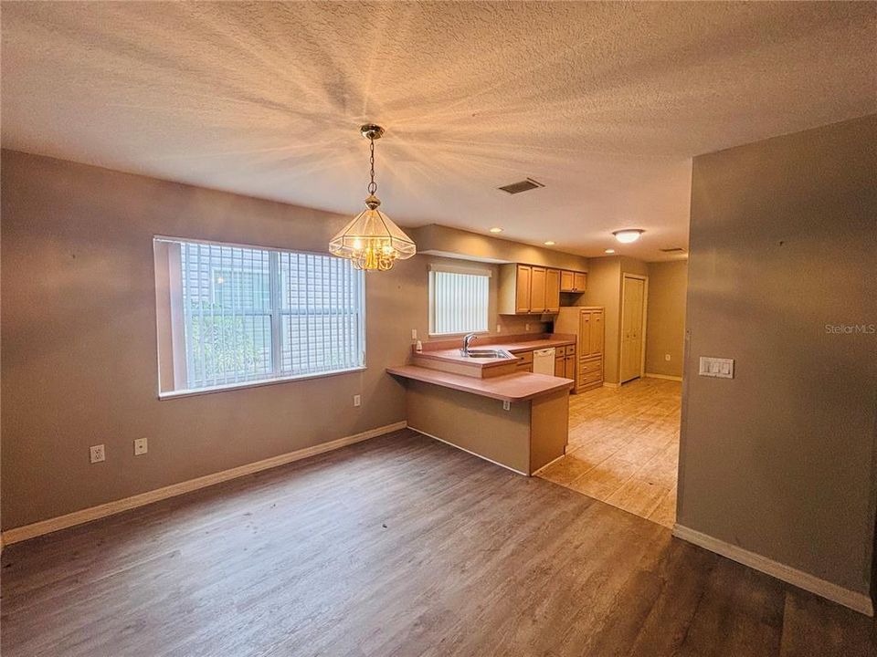 For Rent: $1,895 (3 beds, 2 baths, 1797 Square Feet)