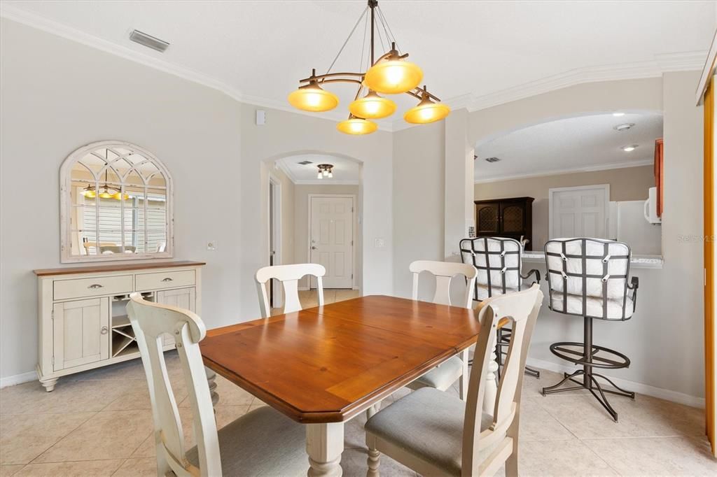 待售: $294,000 (2 贝兹, 2 浴室, 1182 平方英尺)