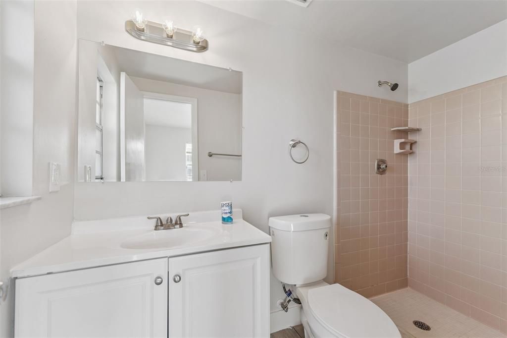 合同活跃: $285,000 (3 贝兹, 2 浴室, 1682 平方英尺)