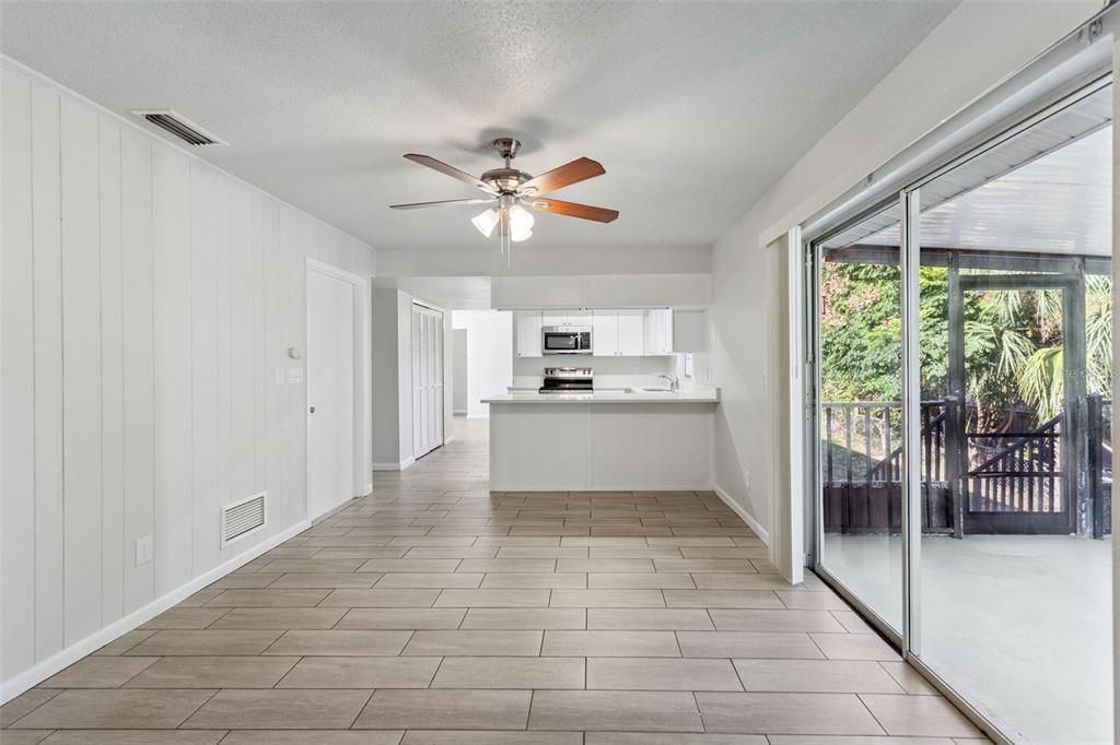 合同活跃: $285,000 (3 贝兹, 2 浴室, 1682 平方英尺)