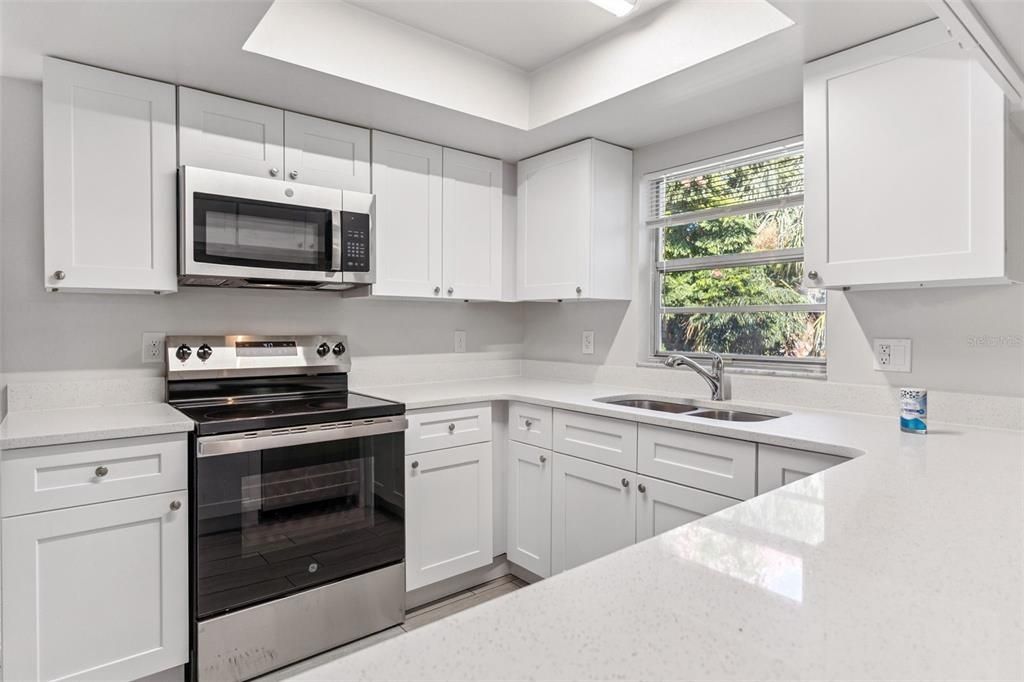 合同活跃: $285,000 (3 贝兹, 2 浴室, 1682 平方英尺)