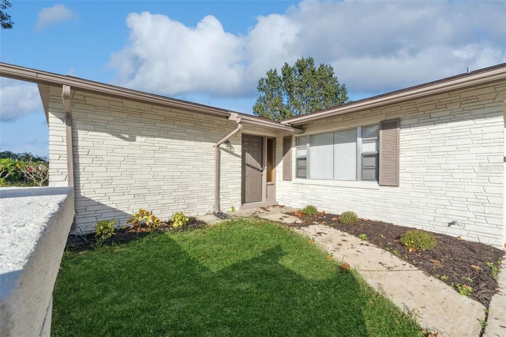 合同活跃: $285,000 (3 贝兹, 2 浴室, 1682 平方英尺)