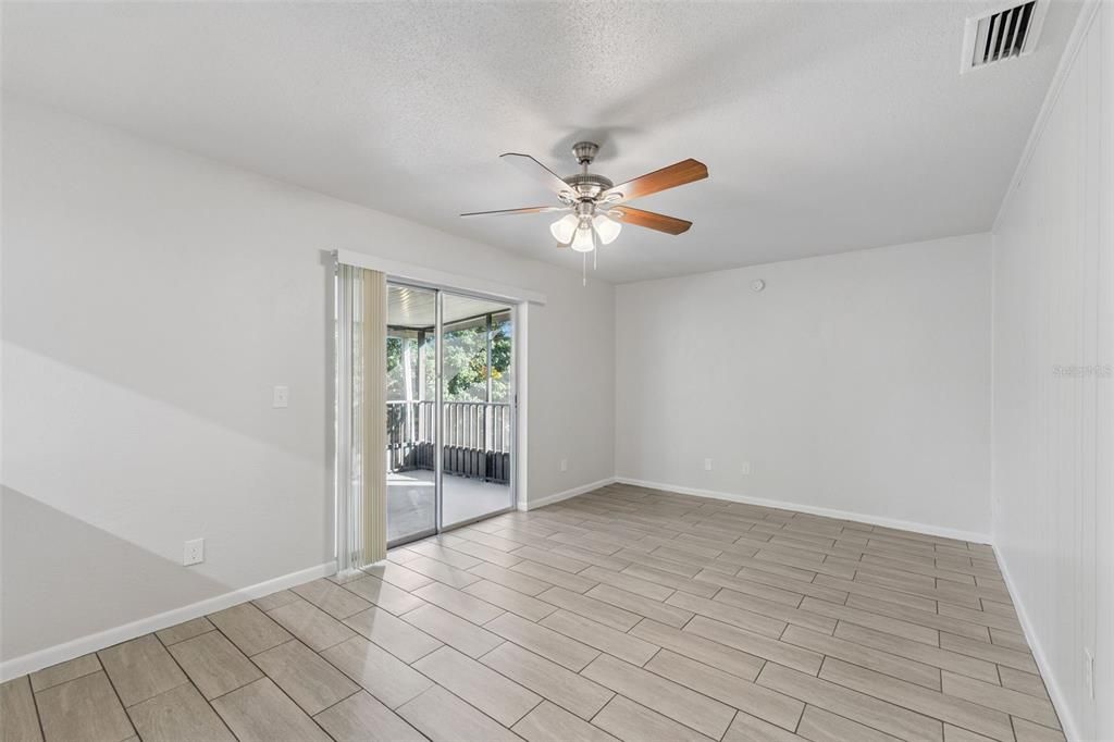 合同活跃: $285,000 (3 贝兹, 2 浴室, 1682 平方英尺)