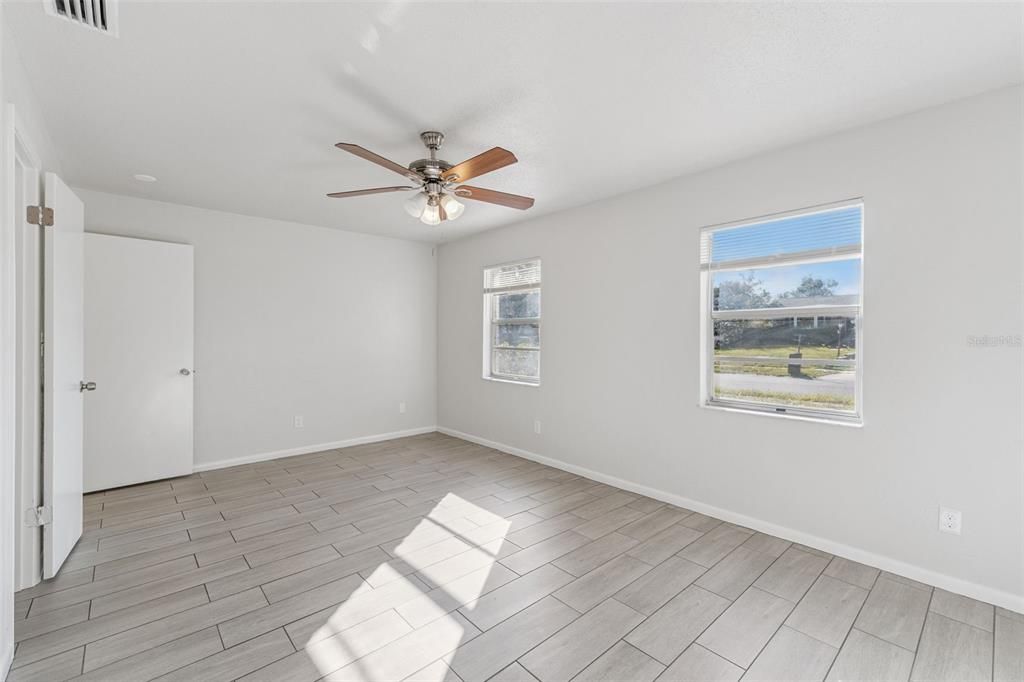 合同活跃: $285,000 (3 贝兹, 2 浴室, 1682 平方英尺)