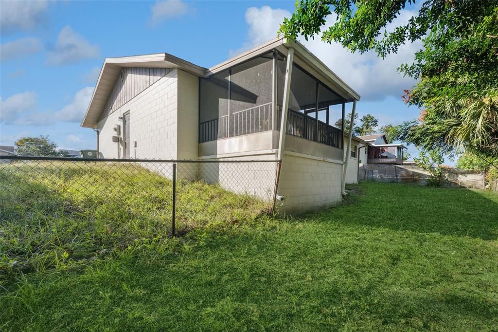 合同活跃: $285,000 (3 贝兹, 2 浴室, 1682 平方英尺)