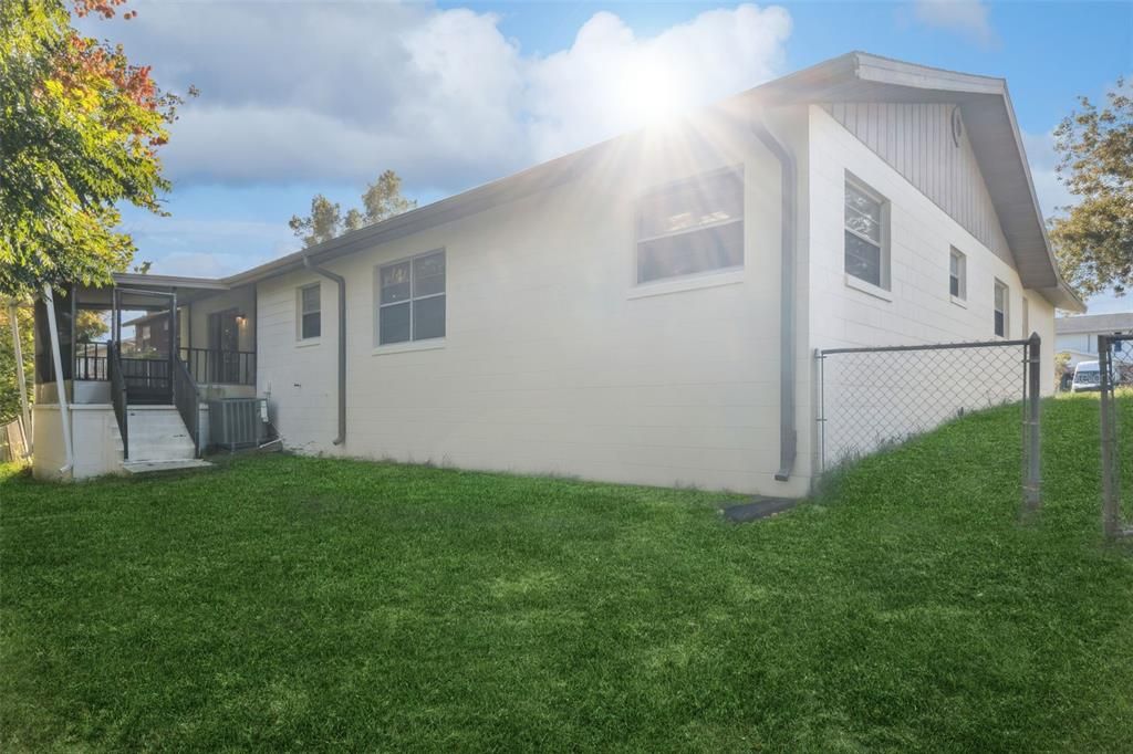 合同活跃: $285,000 (3 贝兹, 2 浴室, 1682 平方英尺)