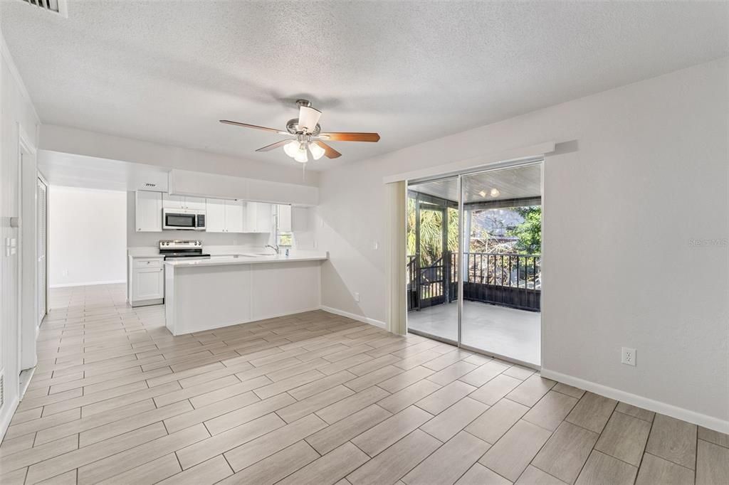 合同活跃: $285,000 (3 贝兹, 2 浴室, 1682 平方英尺)