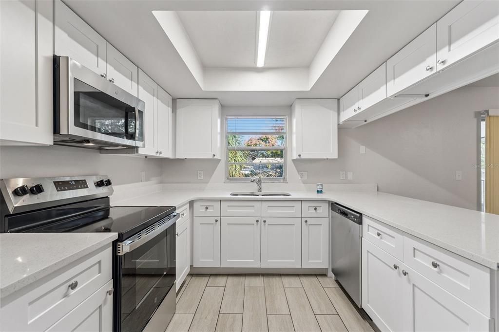 合同活跃: $285,000 (3 贝兹, 2 浴室, 1682 平方英尺)