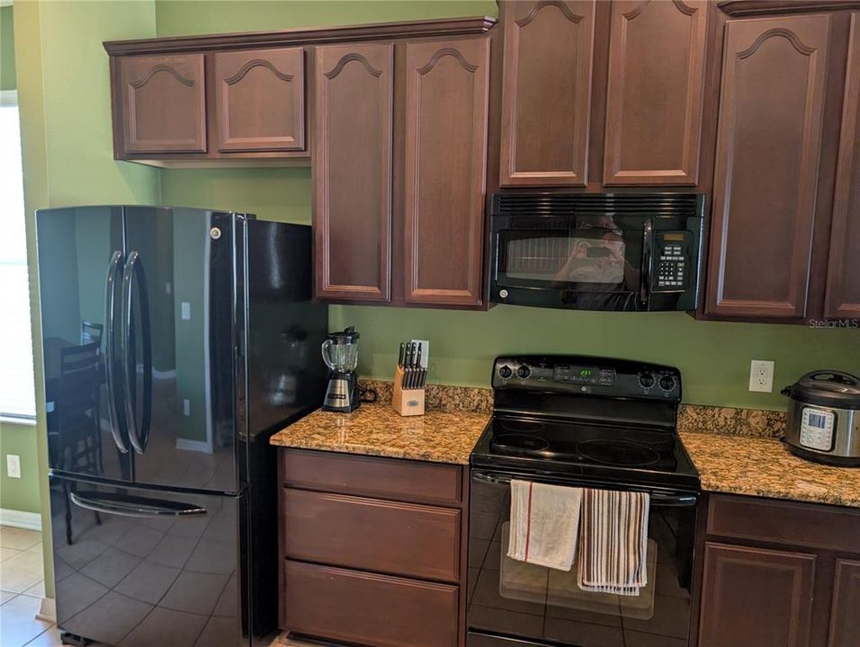 Active With Contract: $320,000 (3 beds, 2 baths, 2042 Square Feet)