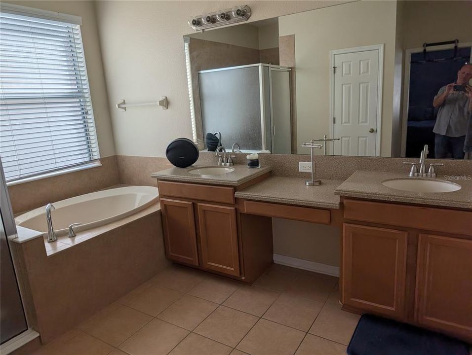 Active With Contract: $320,000 (3 beds, 2 baths, 2042 Square Feet)