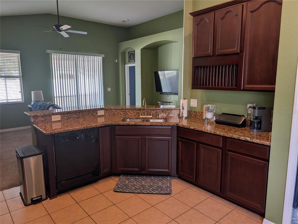 Active With Contract: $320,000 (3 beds, 2 baths, 2042 Square Feet)